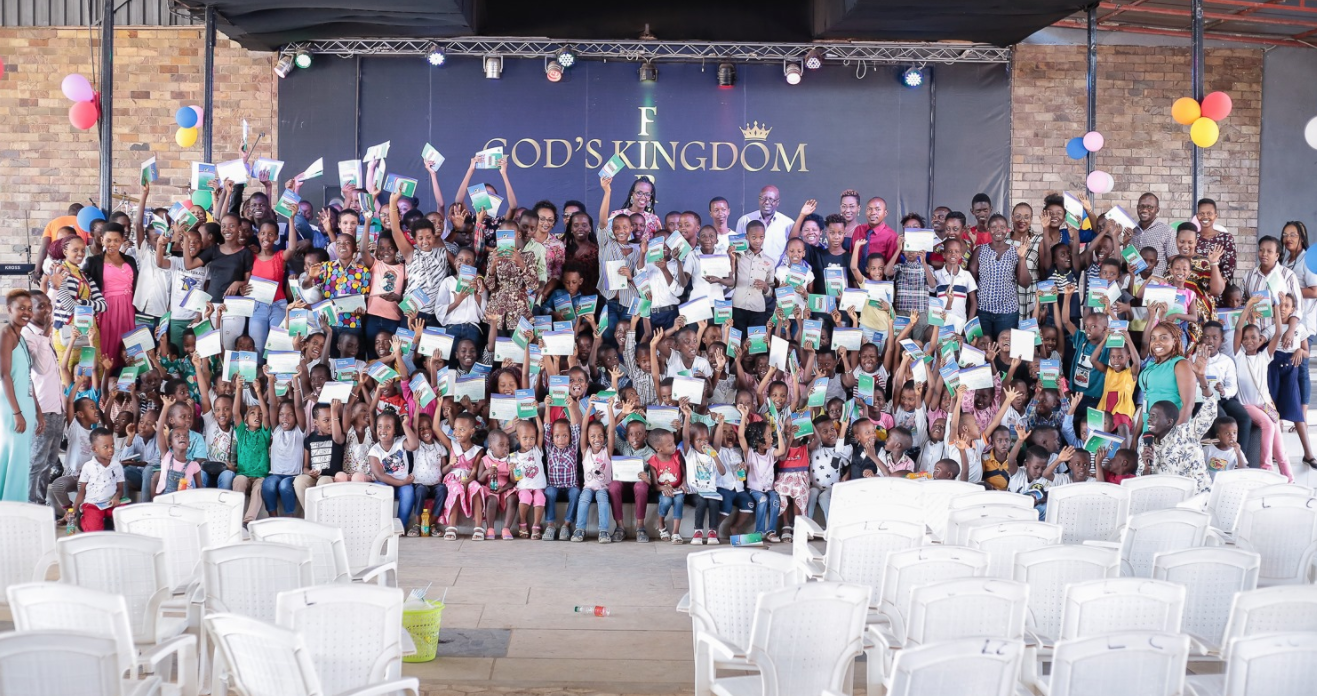 La cérémonie de remise des certificats  Département de Sunday School